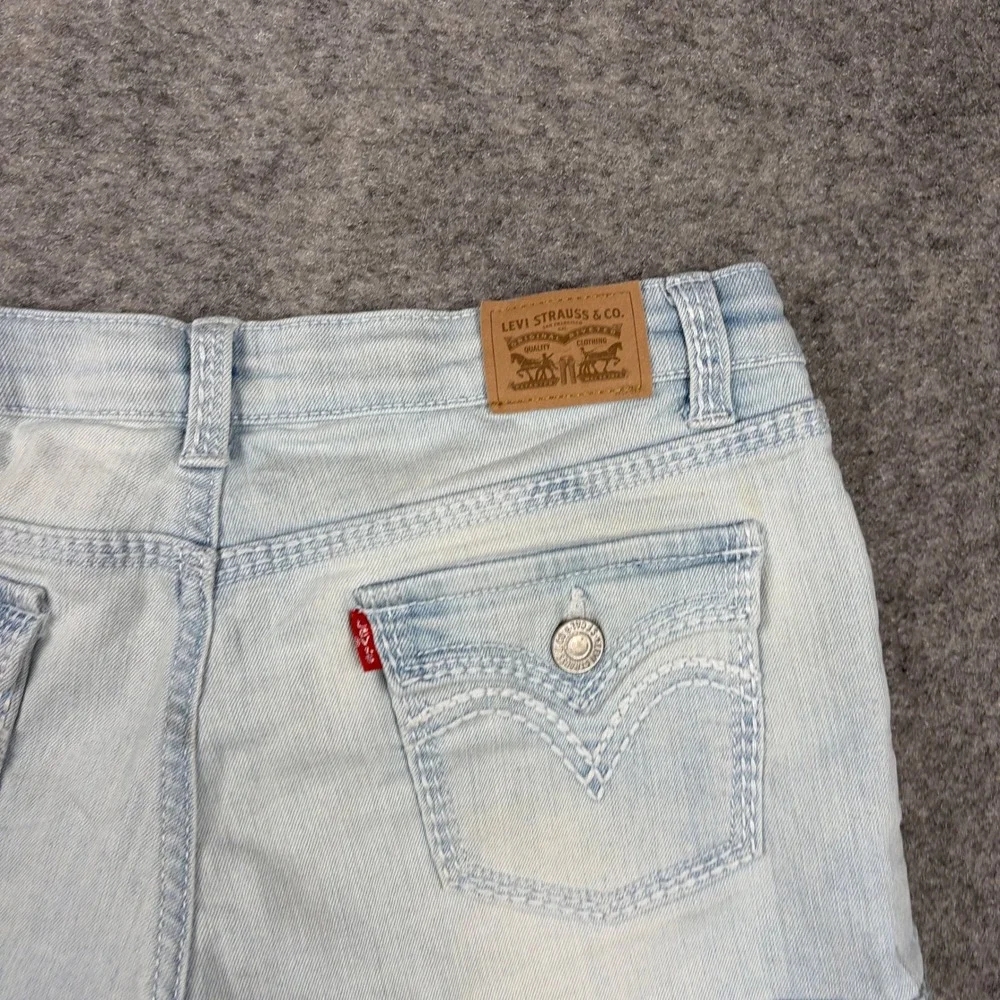 Levi's‎ Shorty Short Girls 16 Light Wash Denim Embroidered Flap Pocket Shorts